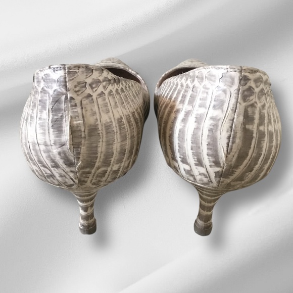 Manolo Blahnik Python Pointed Toe Pump - Picture 6 of 16